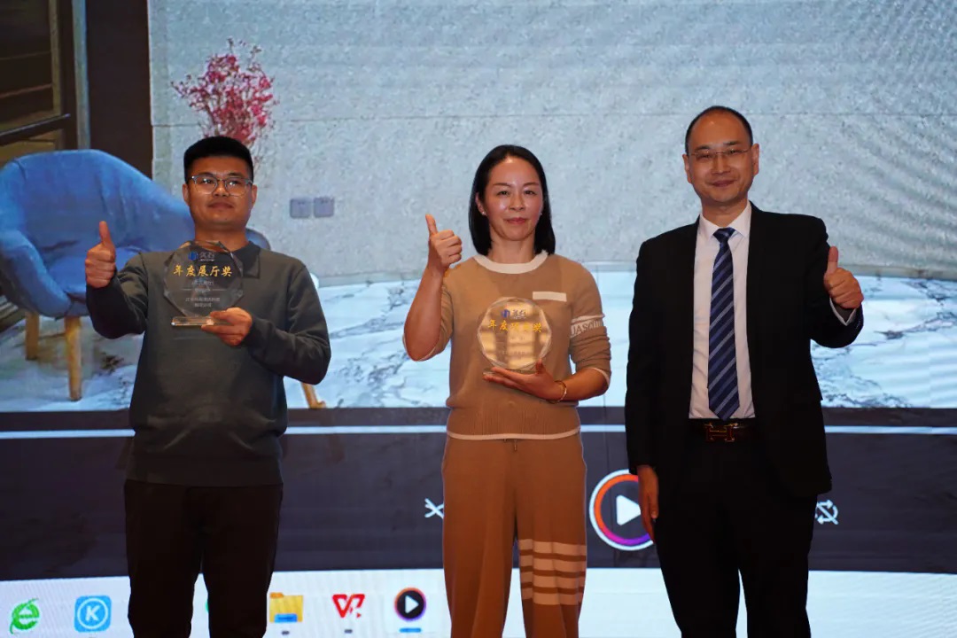 1736320360382767.jpg 640.webp (6).jpg